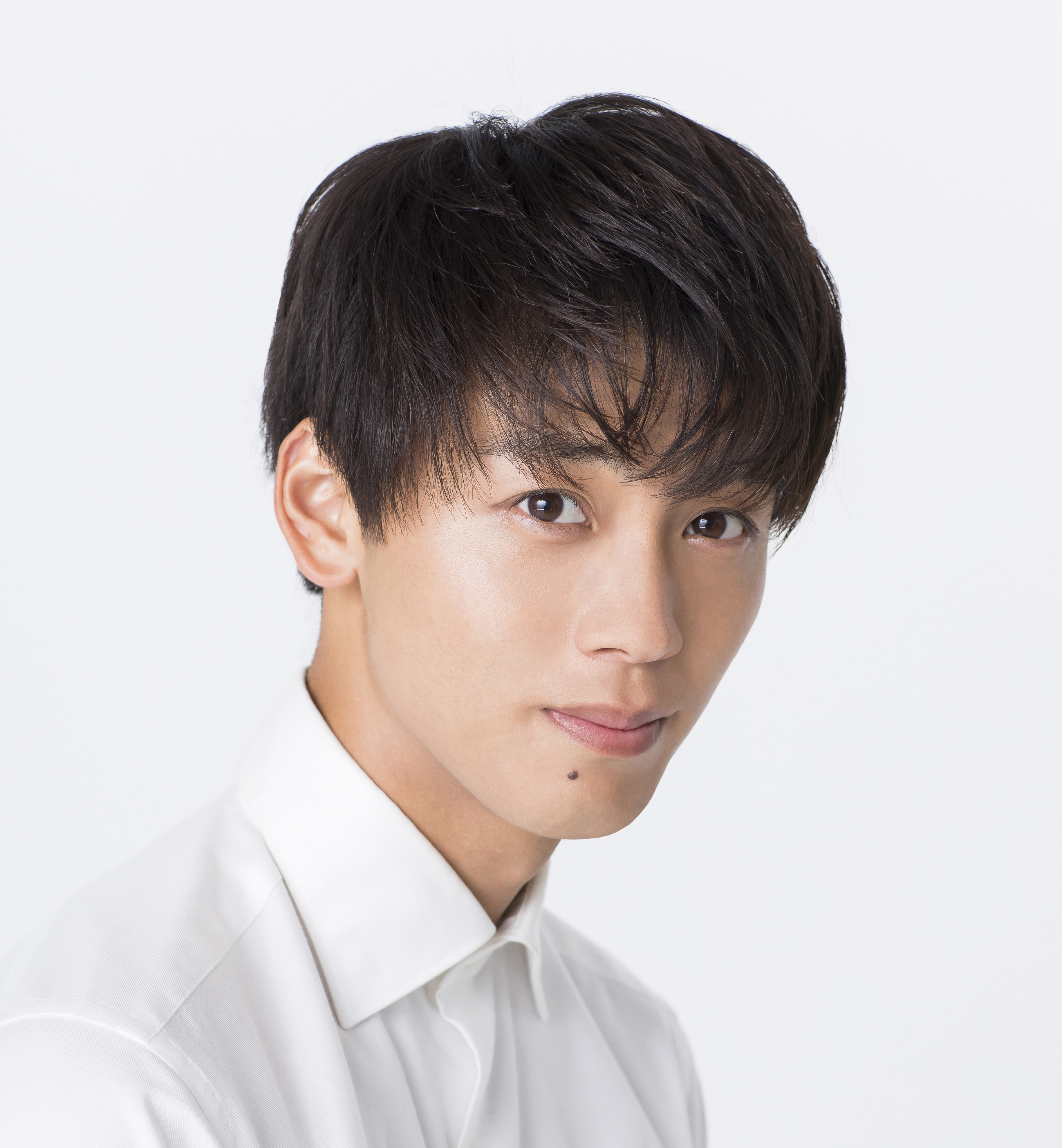 馬顔の芸能人32人・イケメンと美女別!10の特徴も解説【2024最新版】