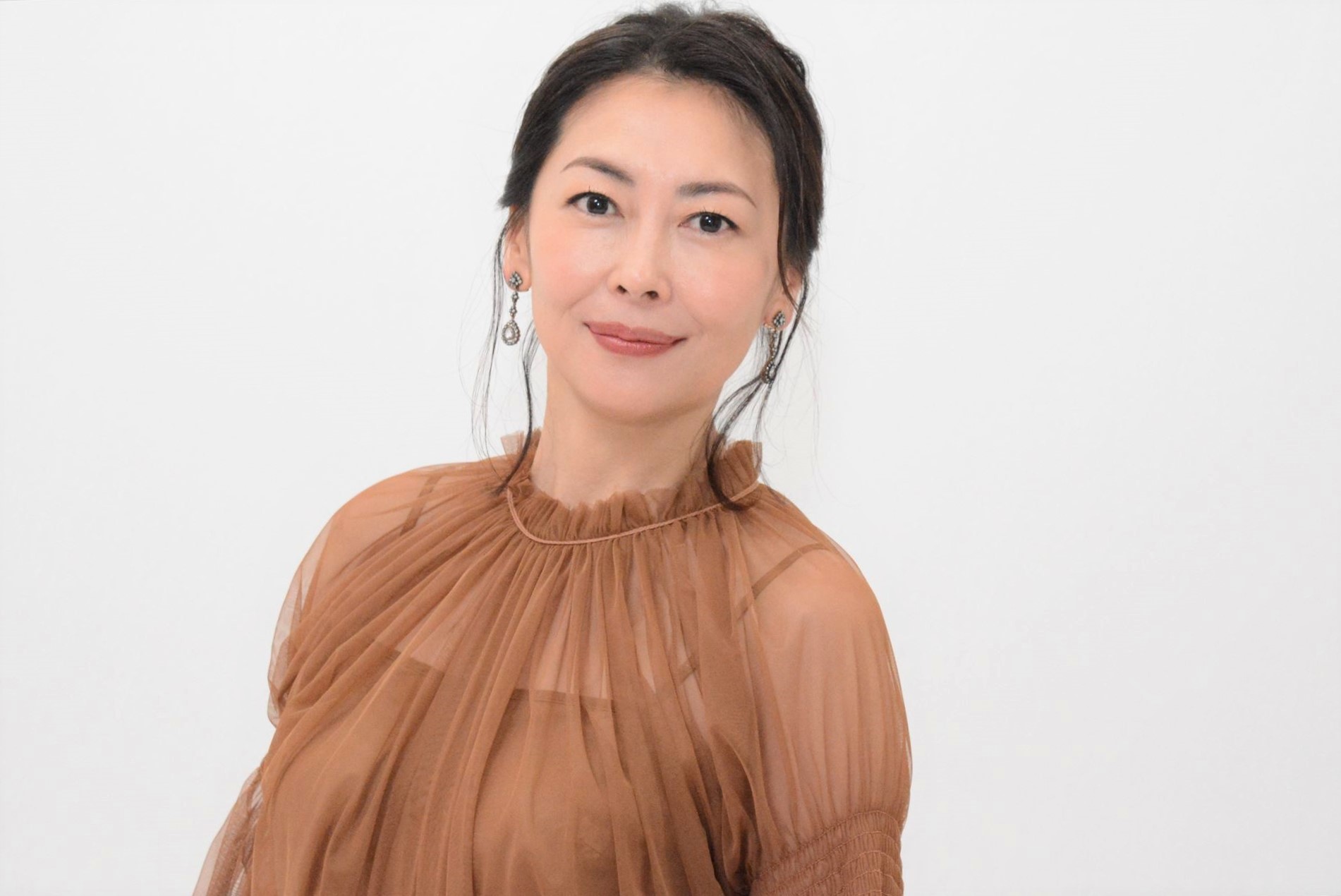 人気の50代女優ランキング81選・2024最新版を投票で決定【大物のベテラン女優ばかり！】